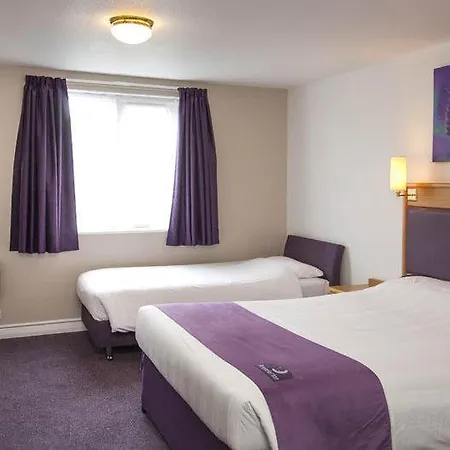 Premier Leeds South Hotel